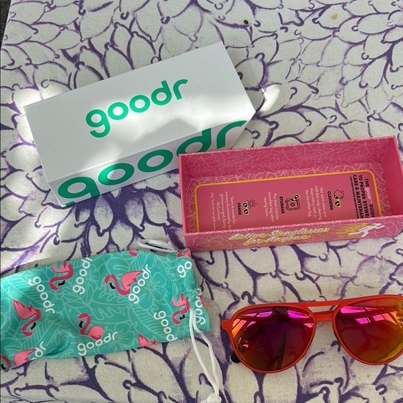 Goodr Flamingo Pink Sunglasses - Picture 1 of 3